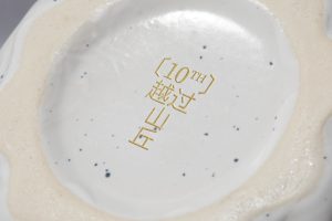 1个陶器瓷器底部落款特写mockup样机vi贴图餐厅小酒馆效果图-26372