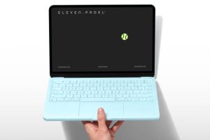 1个手拿适用于macbook neo屏幕样机vi贴图网页设计效果图-M030
