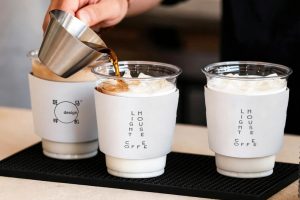 1个咖啡杯套样机vi贴图隔热纸圈杯效果图-26317