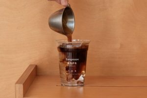 1个塑料咖啡杯样机vi贴图冰美式效果图-26320